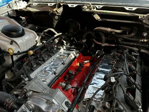 Used 2015 Dodge Challenger SRT w/ Technology Group image 17