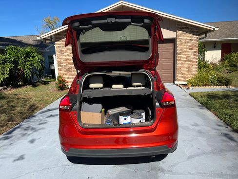 Used 2018 Ford Focus Titanium image 11