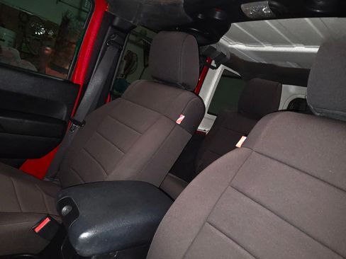 Used 2012 Jeep Wrangler Unlimited Sport image 8