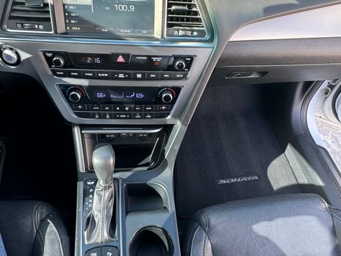 Used 2017 Hyundai Sonata Limited 2.0T FWD image 9