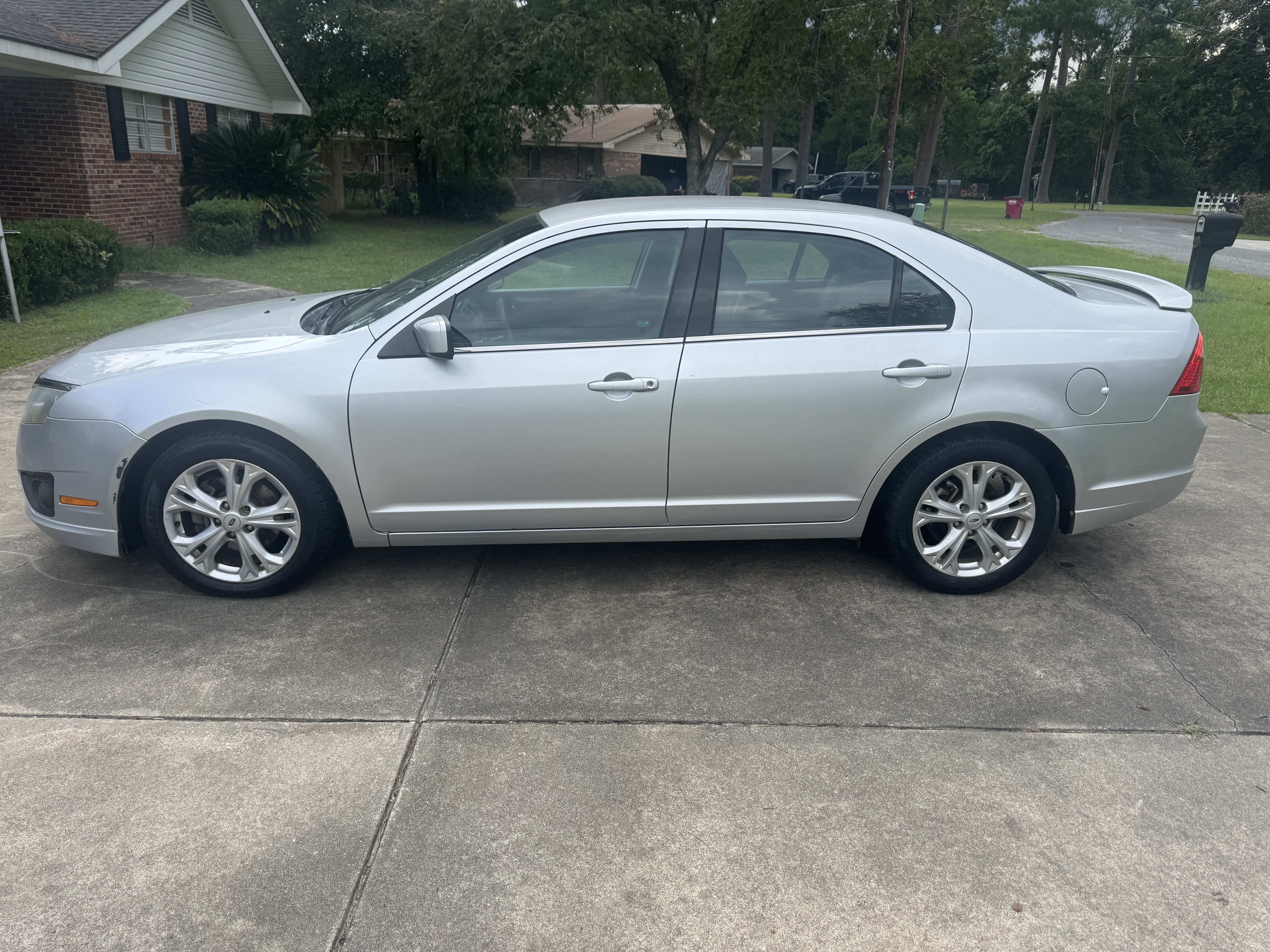 Used 2012 Ford Fusion SE FWD image 1