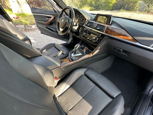 Used 2017 BMW 330i Sedan image 10