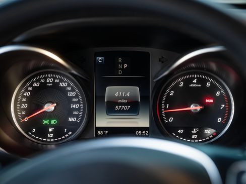 Used 2017 Mercedes-Benz GLC 300 4MATIC image 8