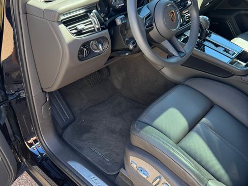 Used 2024 Porsche Macan S image 4