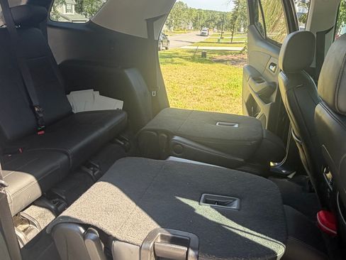 Used 2021 Chevrolet Traverse LT FWD image 11