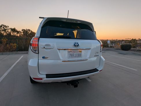Used 2014 Toyota RAV4 EV image 10