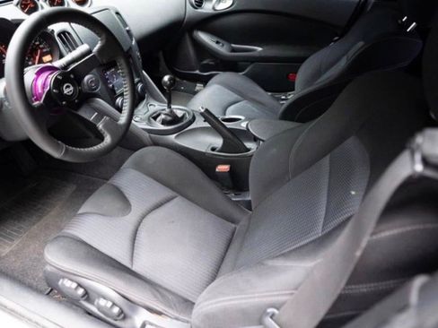 Used 2009 Nissan 370Z Coupe RWD image 10