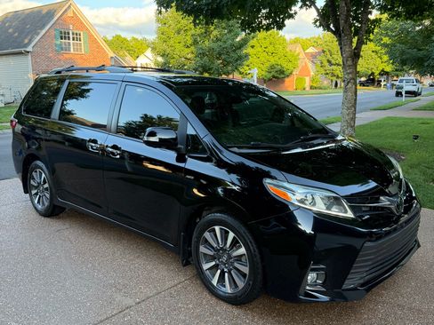 Used 2020 Toyota Sienna Limited Premium AWD/4WD image 9