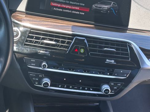 Used 2019 BMW 530e w/ Convenience Package image 13