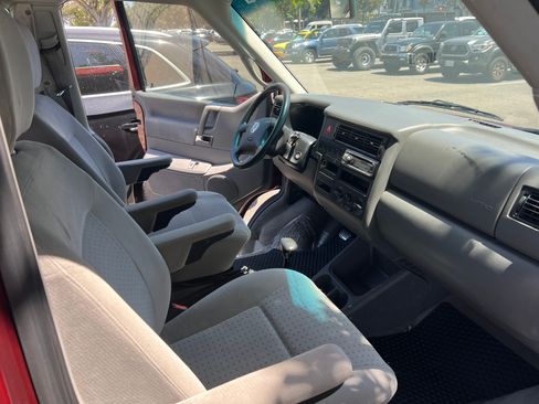 Used 2003 Volkswagen Eurovan MV image 13