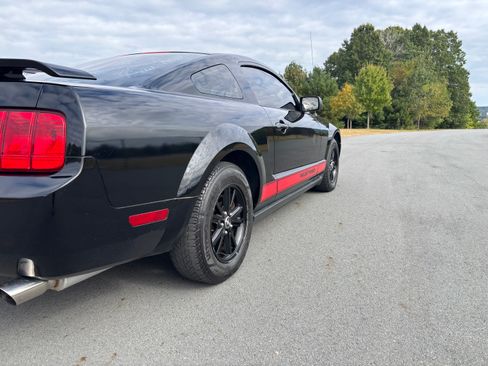 Used 2006 Ford Mustang Coupe image 2