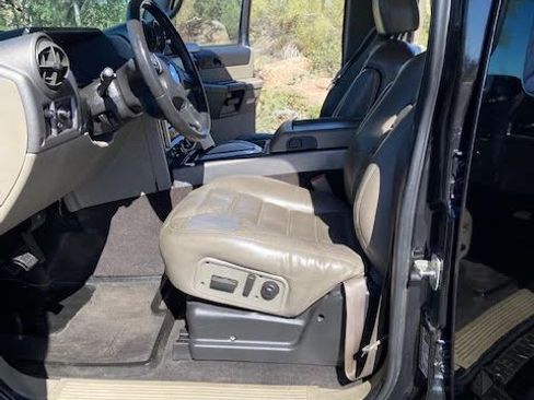 Used 2004 HUMMER H2 w/ Preferred Equipment Group image 10