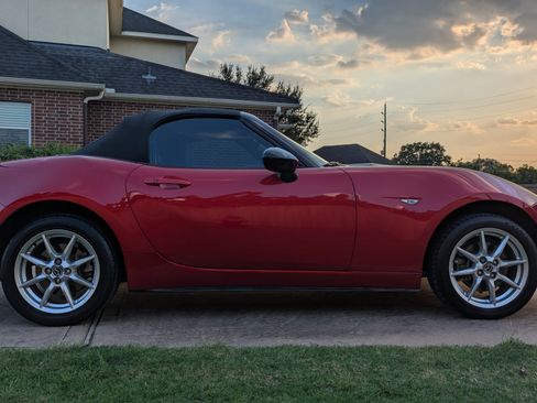 Used 2017 MAZDA MX-5 Miata Sport image 8