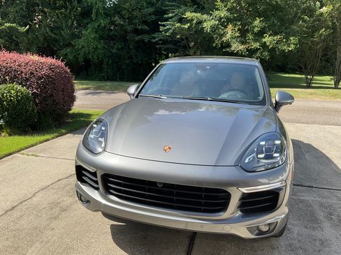 Used 2016 Porsche Cayenne S AWD/4WD image 1