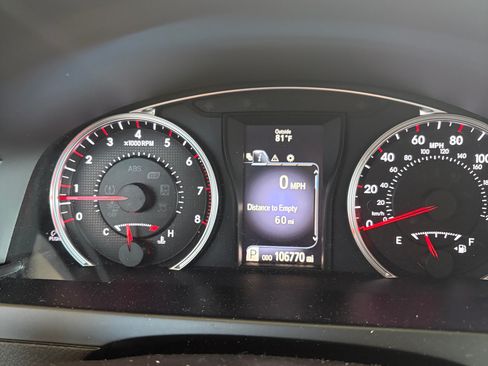 Used 2015 Toyota Camry SE image 10