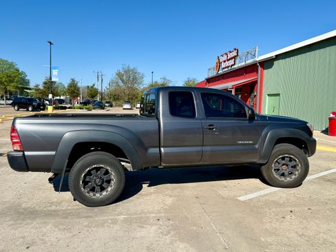 Used 2014 Toyota Tacoma PreRunner w/ Convenience Package image 1