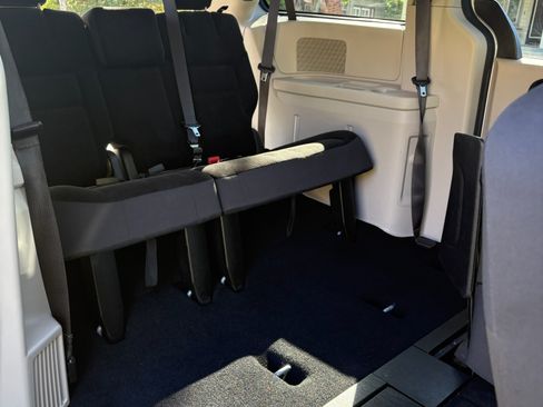 Used 2019 Dodge Grand Caravan SE w/ UConnect Hands-Free Group FWD image 26