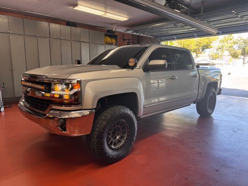 Used 2018 Chevrolet Silverado 1500 LT w/ All Star Edition image 4
