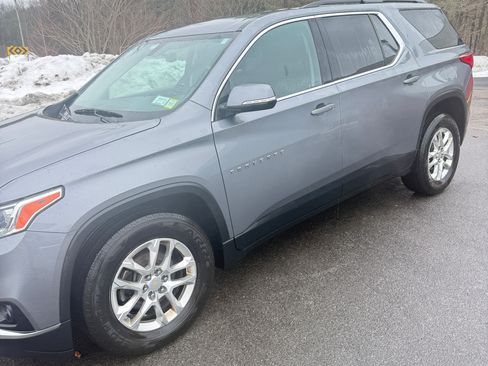 Used 2019 Chevrolet Traverse LT image 2