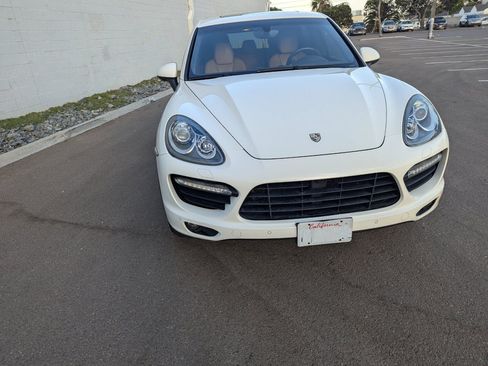 Used 2011 Porsche Cayenne Turbo image 5