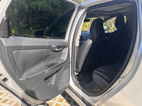 Used 2015 Volvo XC60 T5 Premier w/ Proximity Package image 17