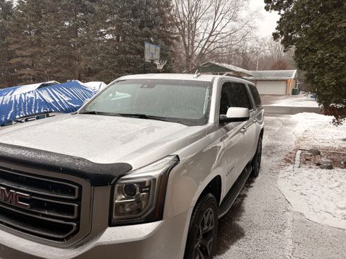 Used 2016 GMC Yukon XL SLT w/ Open Road Package image 2