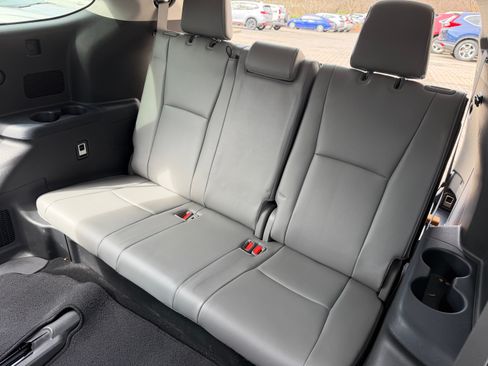 Used 2021 Toyota Highlander Platinum image 12