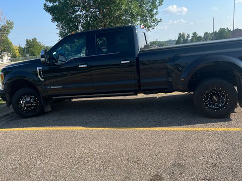 Used 2018 Ford F350 Platinum w/ Platinum Ultimate Package AWD/4WD image 6