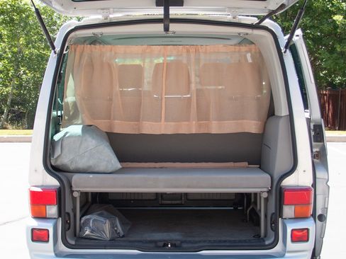Used 2003 Volkswagen Eurovan MV FWD image 6