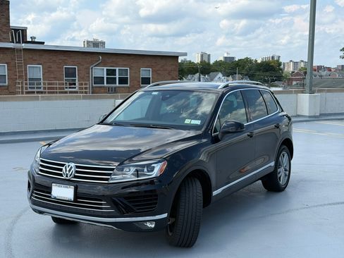 Used 2017 Volkswagen Touareg Wolfsburg Edition AWD/4WD image 10