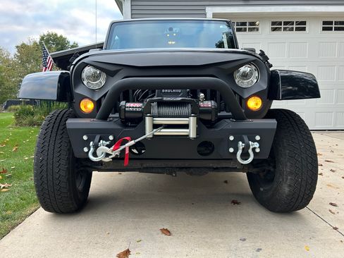 Used 2018 Jeep Wrangler Unlimited Sahara AWD/4WD image 10