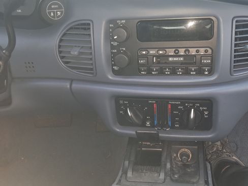 Used 2000 Buick Century Custom w/ Premium Opt Pkg image 10