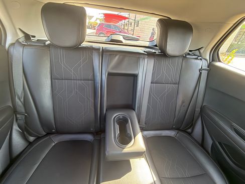 Used 2020 Chevrolet Trax LT w/ LT Convenience Package FWD image 13