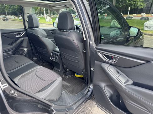 Used 2019 Subaru Forester Premium AWD/4WD image 27