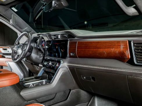 Used 2024 GMC Sierra 2500 Denali Ultimate image 18