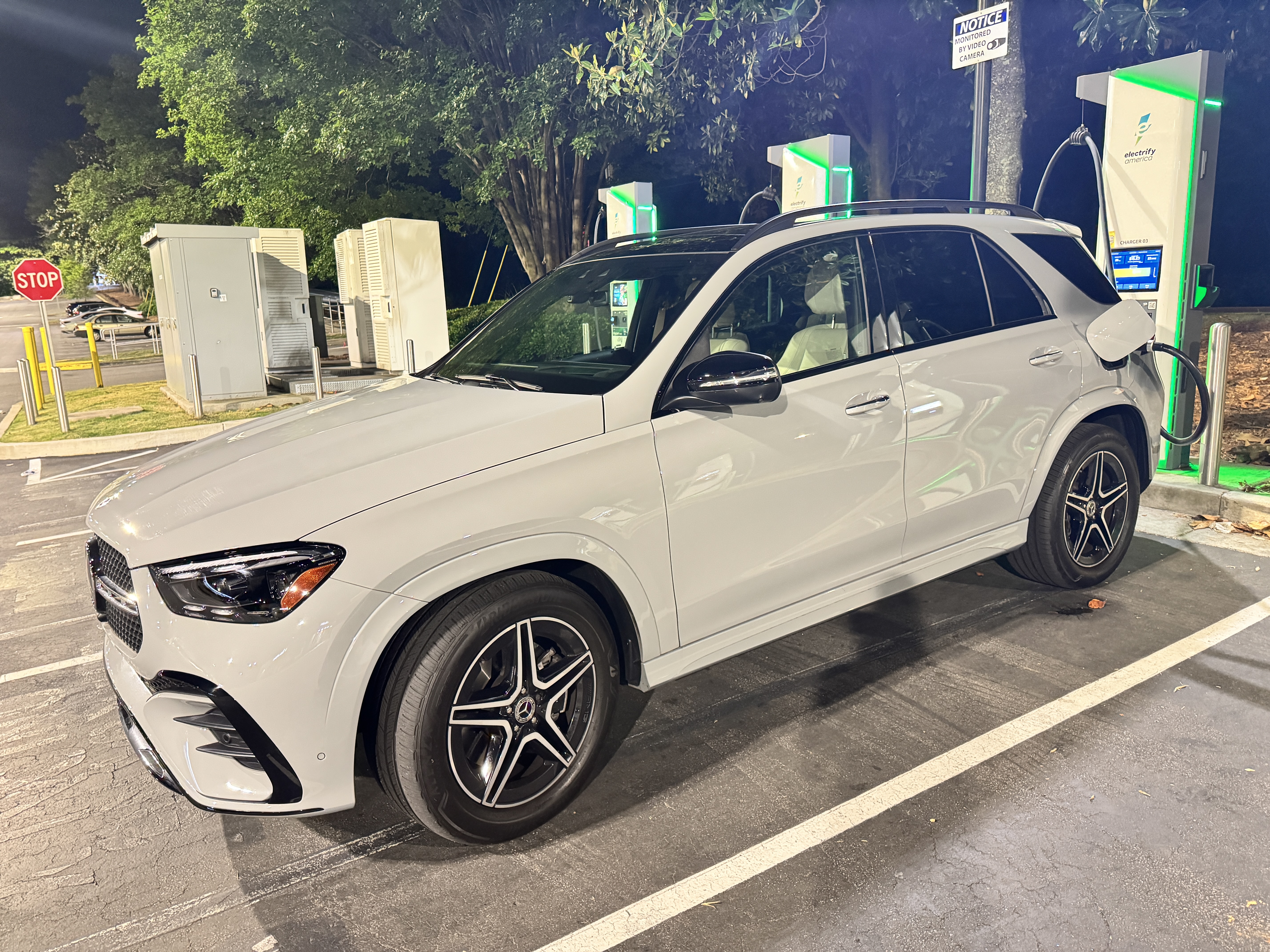 Used 2024 Mercedes-Benz GLE 450e 4MATIC image 2