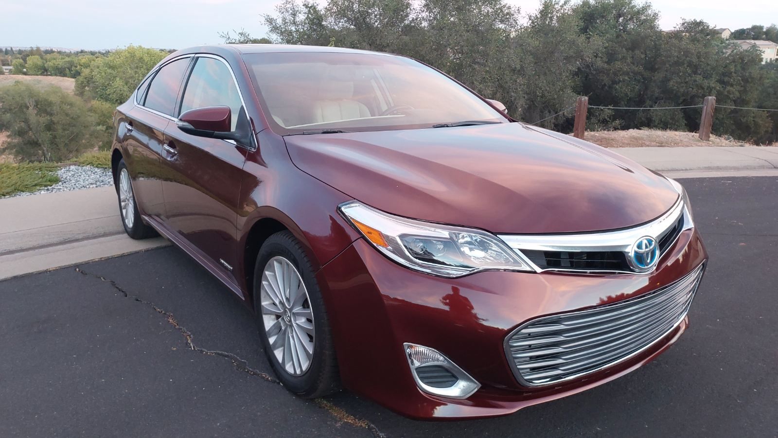 Used 2013 Toyota Avalon XLE Premium FWD image 4
