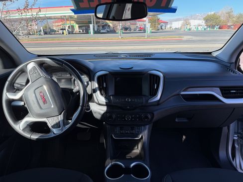 Used 2018 GMC Terrain SLE w/ Driver Convenience Package image 10