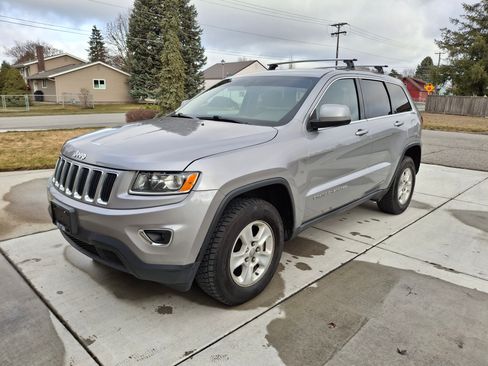 Used 2015 Jeep Grand Cherokee Laredo image 1
