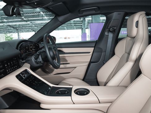 Used 2022 Porsche Taycan image 10