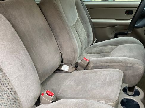 Used 2004 Chevrolet Suburban LS w/ Cargo Package AWD/4WD image 10