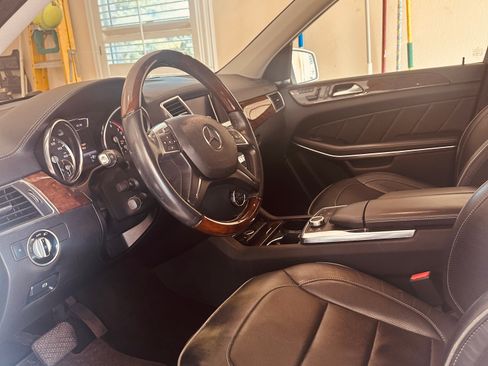 Used 2013 Mercedes-Benz GL 550 4MATIC image 7