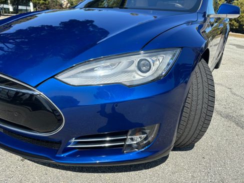 Used 2015 Tesla Model S 90D image 24