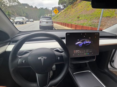 Used 2023 Tesla Model Y Performance image 15