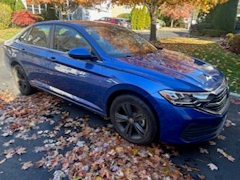 Used 2022 Volkswagen Jetta SE image 1