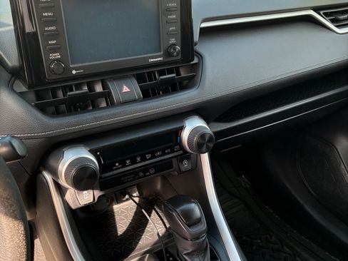 Used 2021 Toyota RAV4 LE image 14