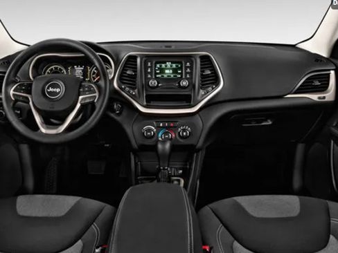 Used 2017 Jeep Cherokee Latitude image 8