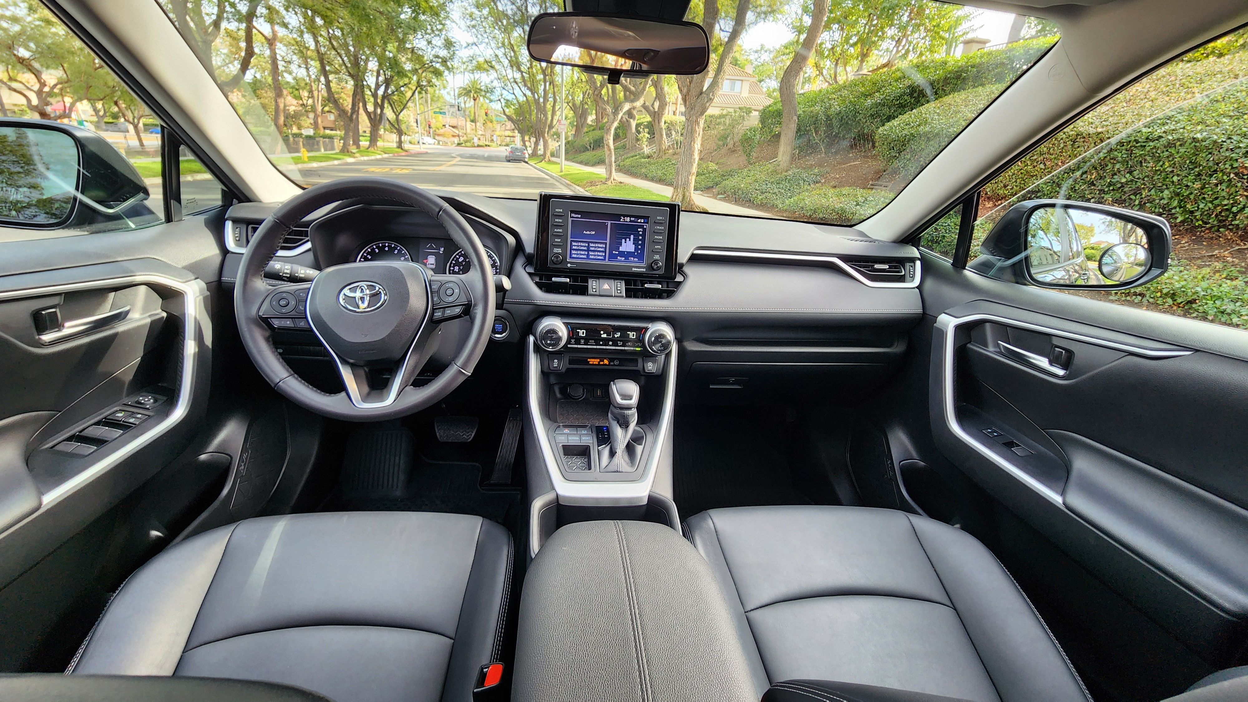 Used 2022 Toyota RAV4 XLE Premium FWD image 8