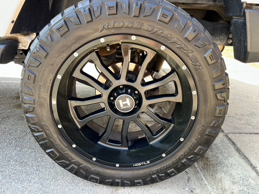 Used 2018 Jeep Wrangler Unlimited Sahara w/ Connectivity Group AWD/4WD image 8