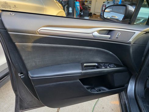 Used 2017 Ford Fusion SE FWD image 14